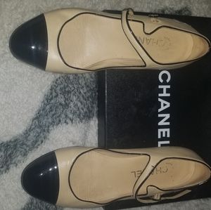 Chanel black/beige flats